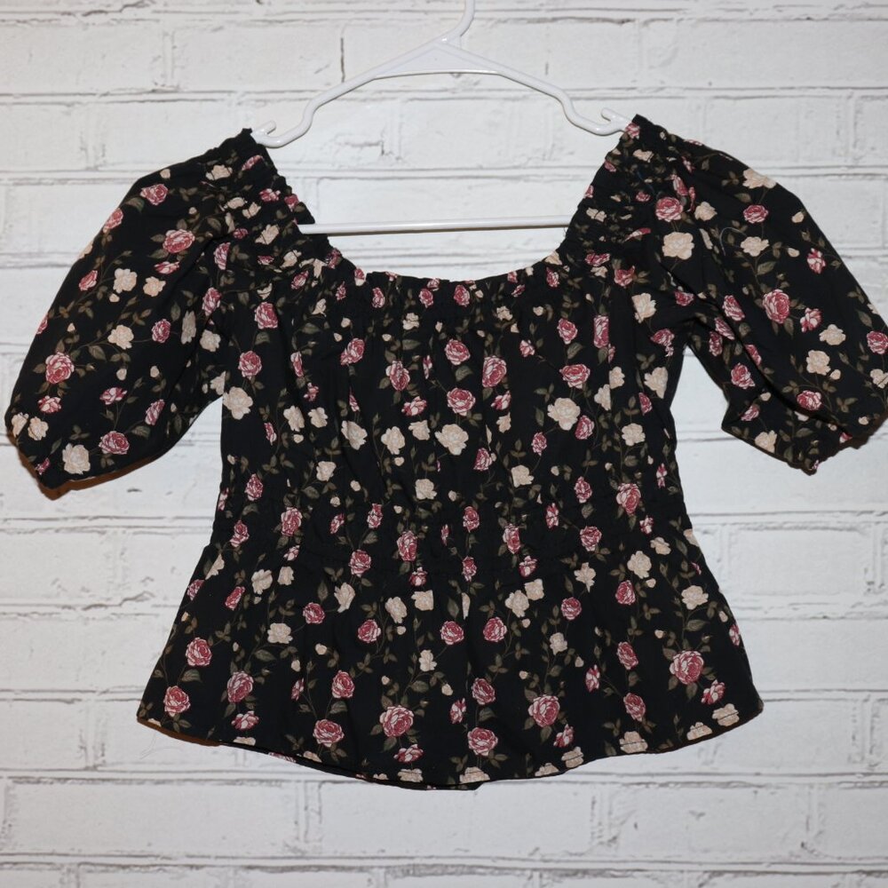 🌸 Celebrity Pink Floral Puff‑Sleeve Blouse · Size Medium